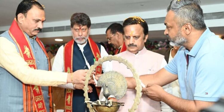 रींवा-रायपुर हवाई सेवा से बढ़ेगी विकास की रफ्तार: उपमुख्यमंत्री  राजेन्द्र शुक्ल