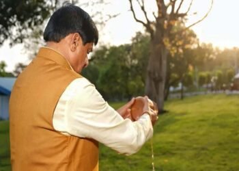 सीएम ने सूर्य को अर्घ्य अर्पित कर की दिन की शुरुआत, प्रदेशभर में मनाए गए भव्य आयोजन