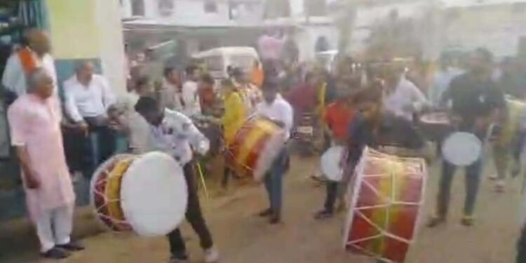 ग्राम अखड़ार में महा विशाल धर्म कुंभ श्री राम कथा एवं श्री राम महायज्ञ की शोभायात्रा निकाली गई