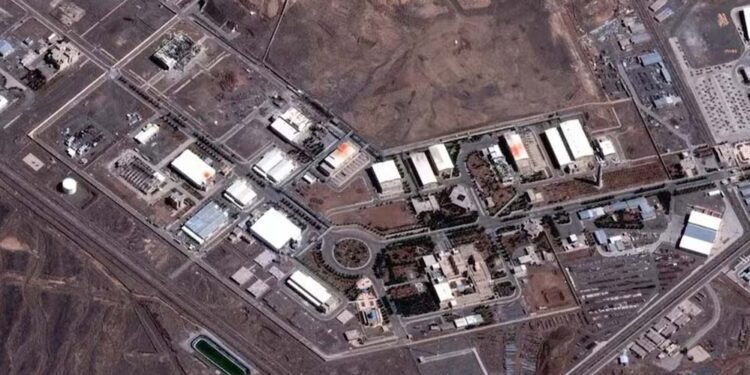 ईरान के नतांज परमाणु केंद्र पर हमला: अमेरिका और इजरायल की बमबारी