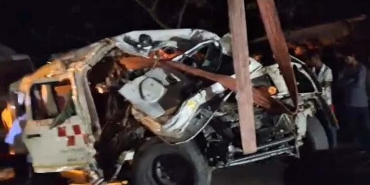 असम में एम्बुलेंस और ट्रक के बीच टक्कर, 6 लोगों की मौत, दो घायल