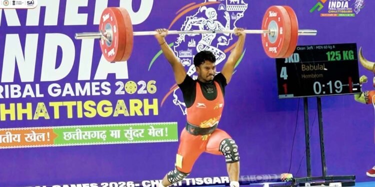 आर्थिक तंगी से जूझते हुए झारखंड के वेटलिफ्टर बाबूलाल हेम्ब्रम एक-एक मेडल के साथ बना रहे हैं अपनी पहचान