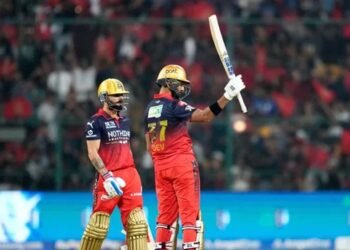 रॉयल चैलेंजर्स बेंगलुरु ने ओपनिंग मैच में सनराइजर्स हैदराबाद को 6 विकेट से हराया, कोहली और देवदत्त का शानदार प्रदर्शन