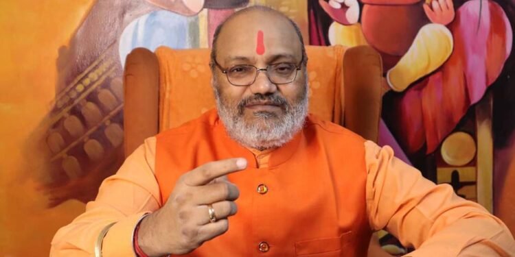 यति नरसिंहानंद का विवादित बयान, बोले- गांधी समाज के लिए जहर, गोडसे ने हत्या नहीं वध किया