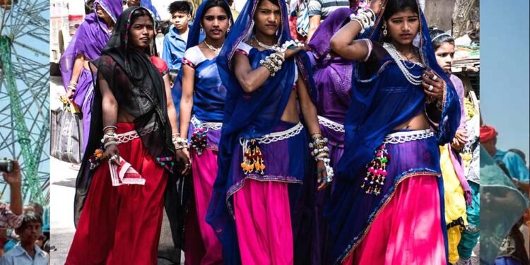 भगोरिया मेले में रील बनाने की होड़, किसी के फॉलोअर्स बढ़े 3000, ₹500 में मिल रही ‘इंस्टेंट एडिटिंग’ सर्विस