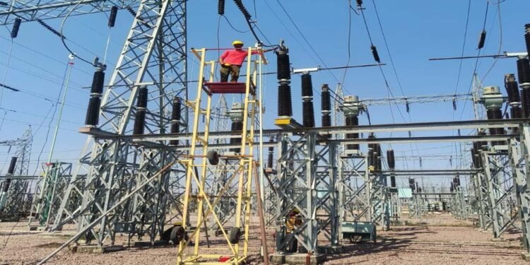 सब-स्टेशन मेंटेनेंस के लिए 36 फीट ऊँचाई का मैन लिफ्टर इन-हाउस डिज़ाइन एवं निर्माण