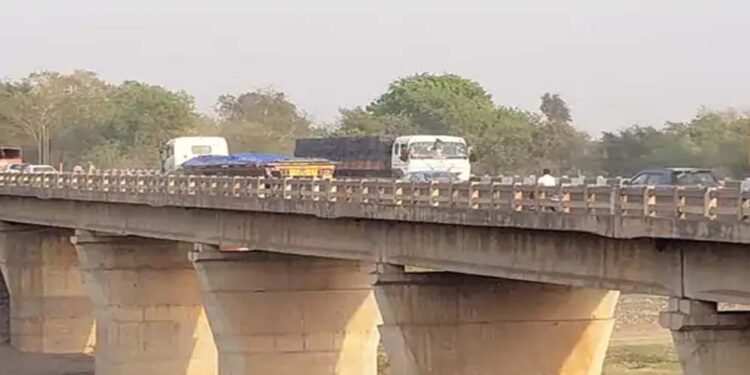 दुर्ग-रायपुर खारून नदी पुल आज रात से बंद, ट्रैफिक रिहर्सल में पुलिस को हुई मशक्कत, डायवर्सन रूट पर जाम
