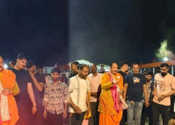 कुबेरेश्वर धाम में पं. प्रदीप मिश्रा ने किया होलिका दहन, शहरभर में सौ से अधिक होलिकाओं का जलना