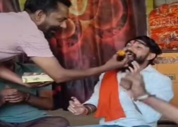 बिलासपुर में खामेनेई की मौत पर जश्न, मिठाइयां बांटी; हिंदू संगठन नेता ने कहा- मातम मनाने वालों को ईरान भेजो