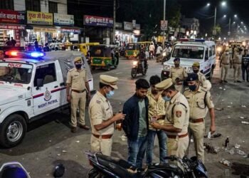 भोपाल में सख्ती: सड़कों पर शराब पीने वालों पर कार्रवाई, 7 थानों ने चलाया अभियान