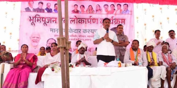 वन मंत्री  कश्यप ने ग्राम बेतबेड़ा में 83 लाख 50 हजार रुपये के 14 विकास कार्यों का किया भूमिपूजन