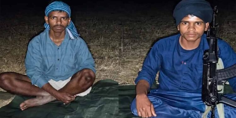 कांकेर में नक्सलियों ने डाले हथियार, AK-47 संग 2 बड़े इनामी उग्रवादियों का सरेंडर