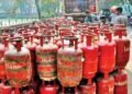 गैस एजेंसी पर छापा: जांच में गड़बड़ी उजागर, 961 भरे-खाली सिलेंडर जब्त