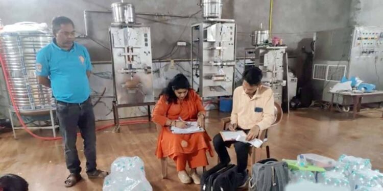 दुर्ग में खाद्य विभाग का एक्शन: पानी और जूस फैक्ट्रियों पर छापा, बड़ी जब्ती