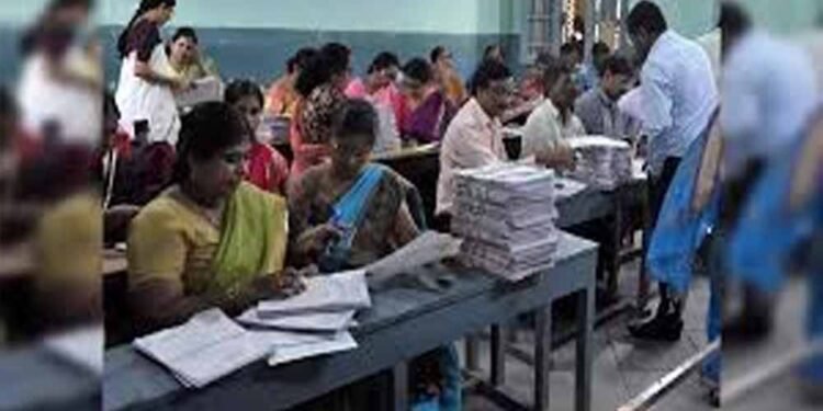 छुट्टियों में भी ड्यूटी: शिक्षक करेंगे बोर्ड कॉपियों की जांच, स्कूलों के आसपास कड़ी सुरक्षा