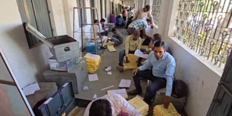 5वीं-8वीं परीक्षा की गोपनीय सामग्री का वितरण, स्कूल बस से पहुंचाकर थाने में सुरक्षित रखी गई