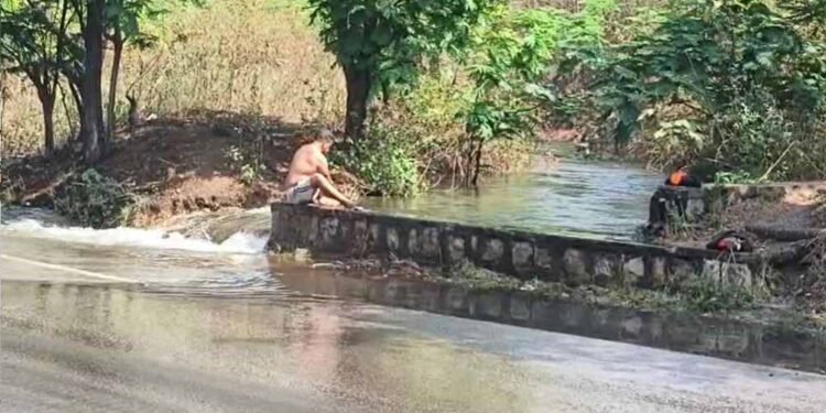 बिलासपुर डैम का गेट टूटा: मूसलाधार बारिश से हाईवे पर बाढ़, खेत हुए जलमग्न