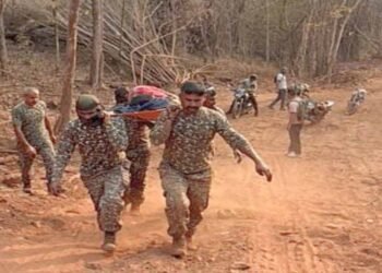 ITBP जवानों की दरियादिली: गर्भवती महिला को 5 किमी कंधों पर उठाकर बचाई जान