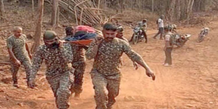 ITBP जवानों की दरियादिली: गर्भवती महिला को 5 किमी कंधों पर उठाकर बचाई जान