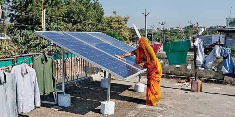 सूर्यघर योजना का लाभ: निशि ने छत पर लगाया 3 किलोवाट सोलर रूफटॉप प्लांट, बिजली बिल में राहत