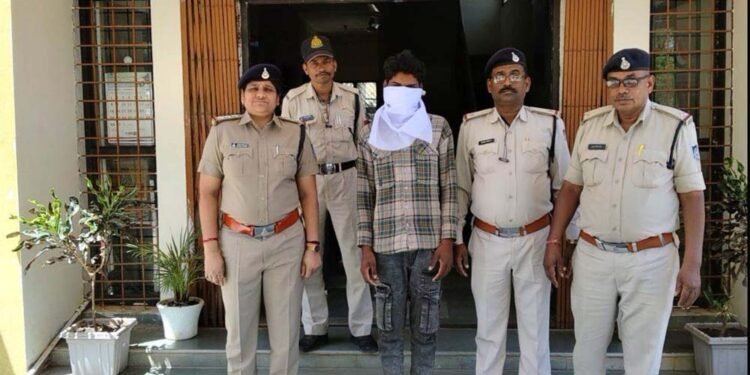 डेढ़ माह में भी नहीं उड़ा पाए चोरी का माल: नाबालिग साथी संग आरोपी धराया, तेल-घी और नकदी बरामद