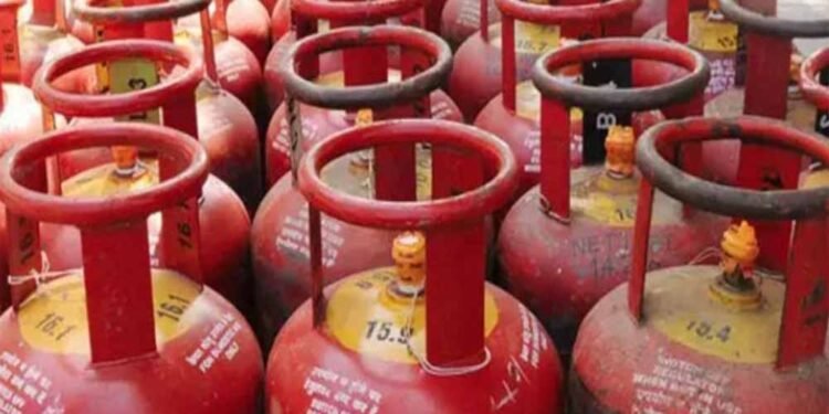 11 महीने बाद MP में घरेलू LPG सिलेंडर ₹60 महंगा, भोपाल में 918 रुपए में मिलेगा