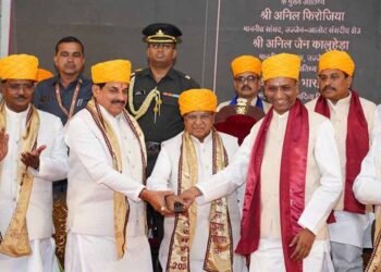 दीक्षा प्राप्‍त करने के बाद विद्यार्थी समाज और देश के विकास में सहयोग दें और बने जिम्‍मेदार नागरिक : राज्‍यपाल  पटेल