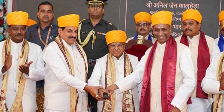 दीक्षा प्राप्‍त करने के बाद विद्यार्थी समाज और देश के विकास में सहयोग दें और बने जिम्‍मेदार नागरिक : राज्‍यपाल  पटेल