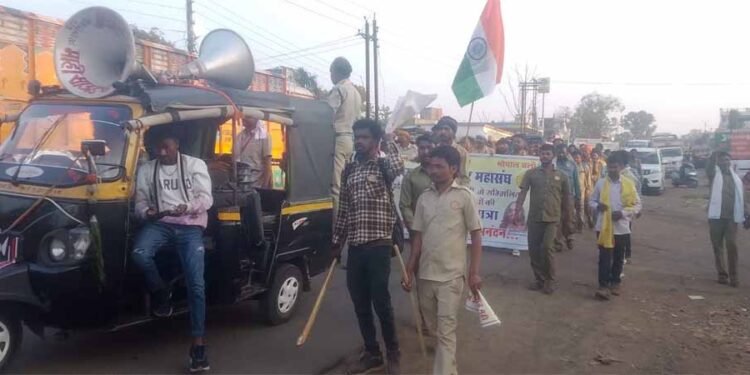 मध्य प्रदेश ड्राइवर महासंघ के द्वारा निकल गई पदयात्रा व रैली