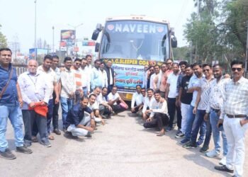 दुर्ग से जगन्नाथ पुरी तीर्थ यात्रा के लिए छत्तीसगढ़ श्रमजीवी पत्रकार संघ जिला इकाई दुर्ग के 50 पत्रकार साथियों को लेकर बस हुई रवाना !