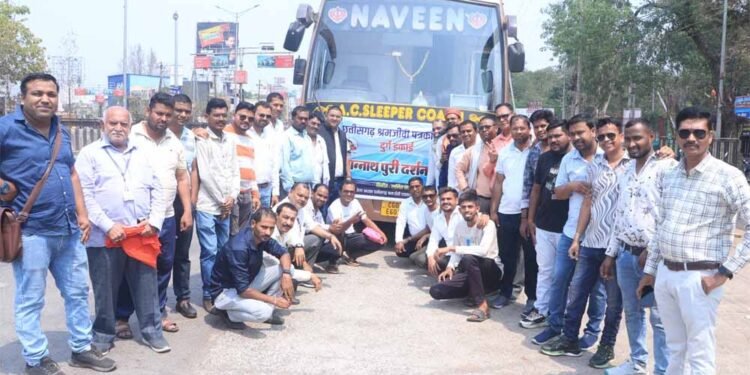 दुर्ग से जगन्नाथ पुरी तीर्थ यात्रा के लिए छत्तीसगढ़ श्रमजीवी पत्रकार संघ जिला इकाई दुर्ग के 50 पत्रकार साथियों को लेकर बस हुई रवाना !