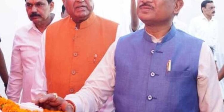 मुख्यमंत्री विष्णुदेव साय ने बड़ादेव की पूजा कर प्रदेशवासियों की सुख-समृद्धि की कामना की