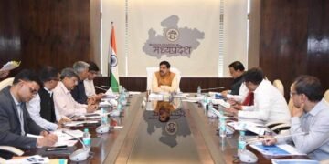 जल गंगा संवर्धन अभियान विकास का आधार और भावी पीढ़ियों के भविष्य को सुरक्षित रखने का प्रयास : मुख्यमंत्री डॉ. यादव  अभियान में ग्राम स्तर तक जनभागीदारी को प्रोत्साहित करना आवश्यक जल संरचनाओं के जलग्रहण क्षेत्र पर अतिक्रमण के‍विरूद्ध की जाए कार्यवाही