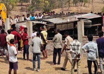 छत्तीसगढ़ के जशपुर में दर्दनाक हादसा: मकान में घुसी बस, 5 यात्रियों की मौत