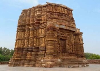 पत्थरों में दर्ज इतिहास: जहाँ हर पत्थर कहती है एक कहानी