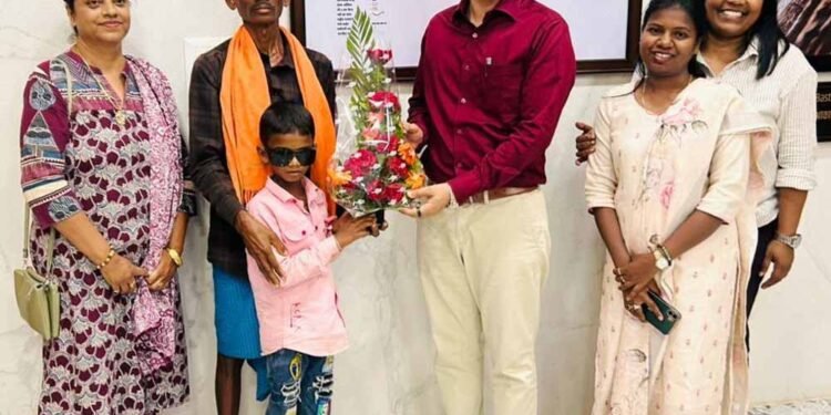 बस्तर के नन्हे ललित की आंखों में लौटी रोशनी जिला अस्पताल में हुआ जन्मजात मोतियाबिंद का सफल ऑपरेशन