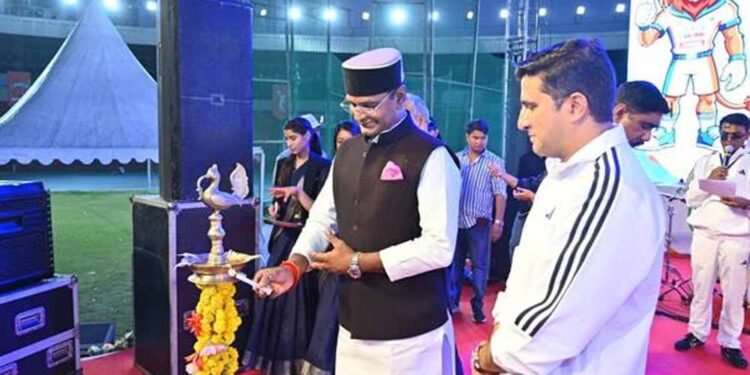 खुद फिट रहें और परिवार को भी करें प्रेरित- मंत्री  विश्वास सारंग