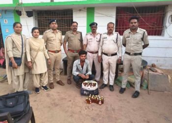संयुक्त टीम ने 10 हजार रुपए से अधिक की देशी मदिरा किया जब्त