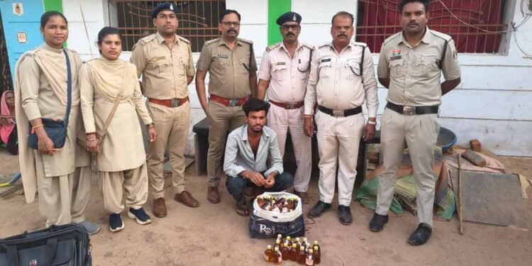 संयुक्त टीम ने 10 हजार रुपए से अधिक की देशी मदिरा किया जब्त