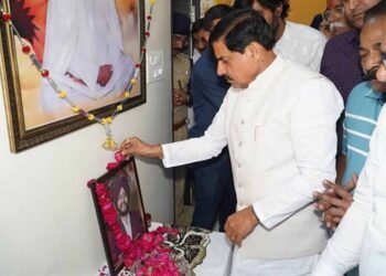 मुख्यमंत्री डॉ. यादव ने उज्जैन में दिवंगत गुरकीरत के चित्र पर पुष्प अर्पित कर दी श्रद्धांजलि