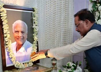 मुख्यमंत्री  विष्णुदेव साय ने लोकतंत्र सेनानी स्वर्गीय महावीर प्रसाद जैन को दी श्रद्धांजलि
