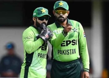 पाकिस्तान क्रिकेट में महासंग्राम, वनडे टीम से बाबर आजम और फखर जमान हुए बाहर