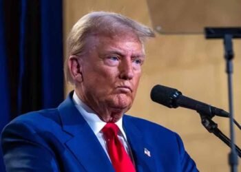 इधर बातचीत उधर 10 हजार सैनिक तैयार, क्या अमेरिका ईरान को बना रहा है बेवकूफ? डोनाल्ड ट्रंप का डबल गेम