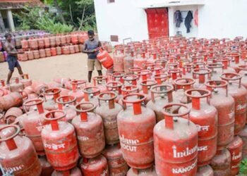 देश में गैस की कोई कमी नहीं: CNG-PNG उपभोक्ताओं को निर्बाध आपूर्ति जारी, केंद्र का भरोसा