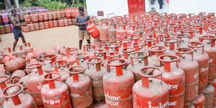 देश में गैस की कोई कमी नहीं: CNG-PNG उपभोक्ताओं को निर्बाध आपूर्ति जारी, केंद्र का भरोसा