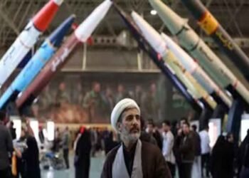 खामेनेई की हालत पर सस्पेंस के बीच IRGC पर उठे सवाल, ईरानी मंत्री बोले- हमलों पर सरकार का कंट्रोल नहीं