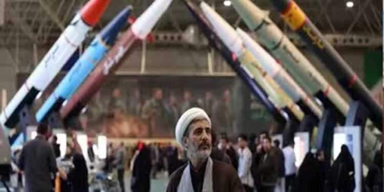 खामेनेई की हालत पर सस्पेंस के बीच IRGC पर उठे सवाल, ईरानी मंत्री बोले- हमलों पर सरकार का कंट्रोल नहीं