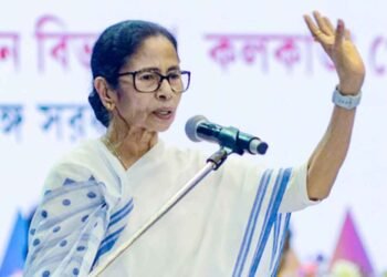 बंगाल SIR पर ममता बनर्जी का बड़ा आरोप: जिंदा वोटर्स को बताया गया मृत