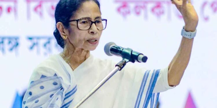 बंगाल SIR पर ममता बनर्जी का बड़ा आरोप: जिंदा वोटर्स को बताया गया मृत