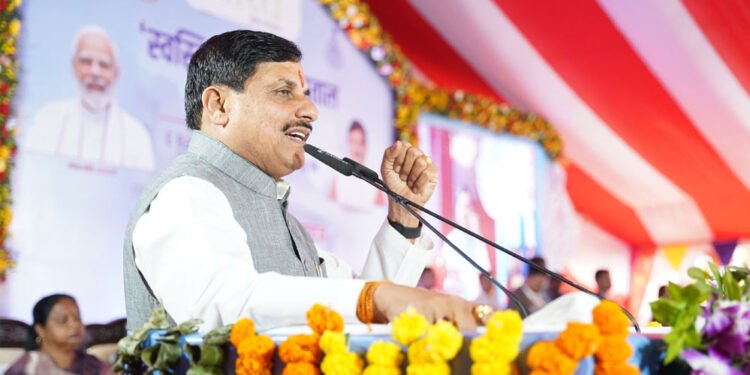 CM मोहन यादव का ग्वालियर दौरा: घाटीगांव में लाड़ली बहना सम्मेलन, 1.25 करोड़ बहनों को 1836 करोड़ का लाभ